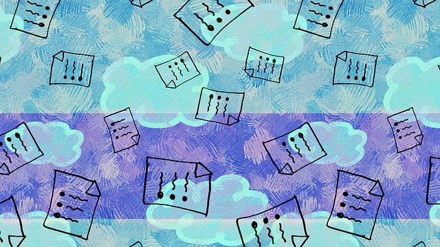 Dibujo de nubes azul y lila, papeles con ideas volando