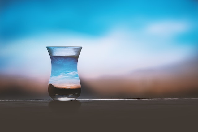 A glass of water focusing on the background.