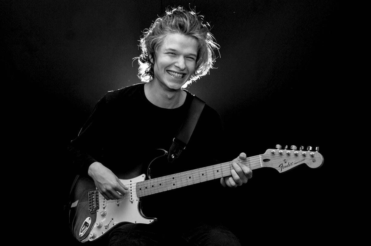 Santi, guitar teacher at Song Concepts. He offer acoustic and electric guitar lessons