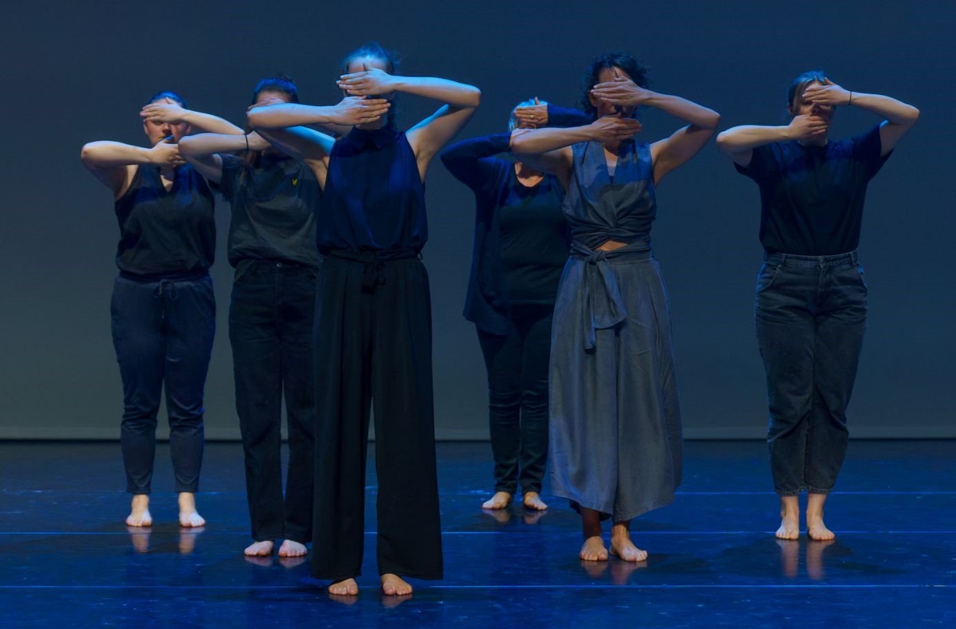 image of the dancers performing the ballet Omphalos