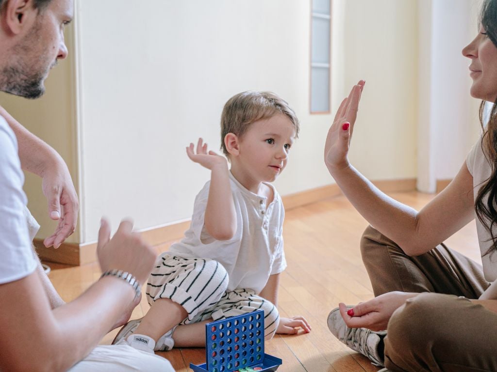 Bambino piccolo che fa i capricci: corso online Dispetti in Discesa