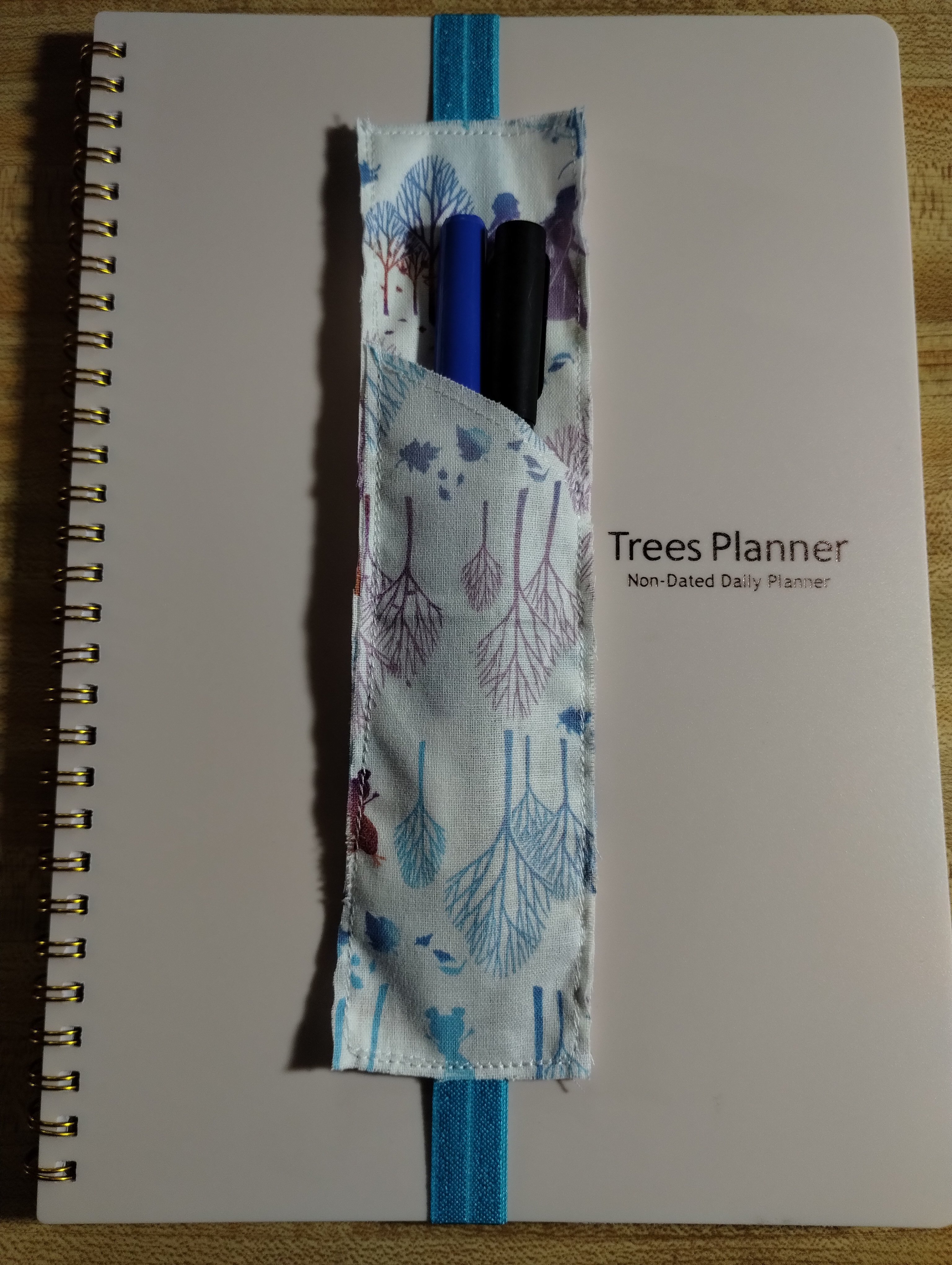 Frozen Adjustable bookmark with pen holder. - Payhip