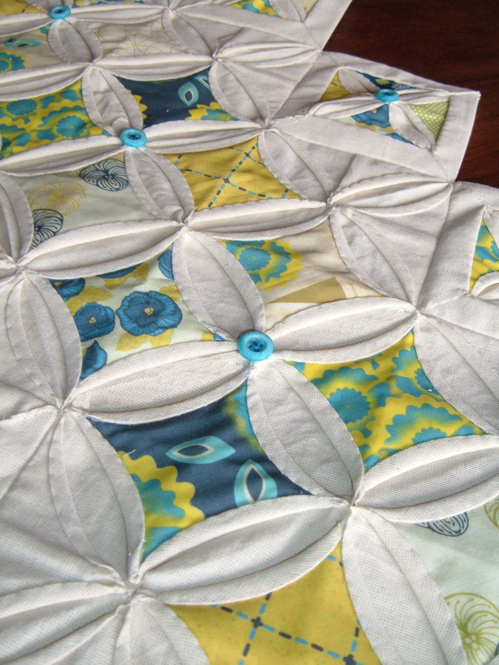 "Pansy" Cathedral Window table runner. PDF tutorial and patterns
