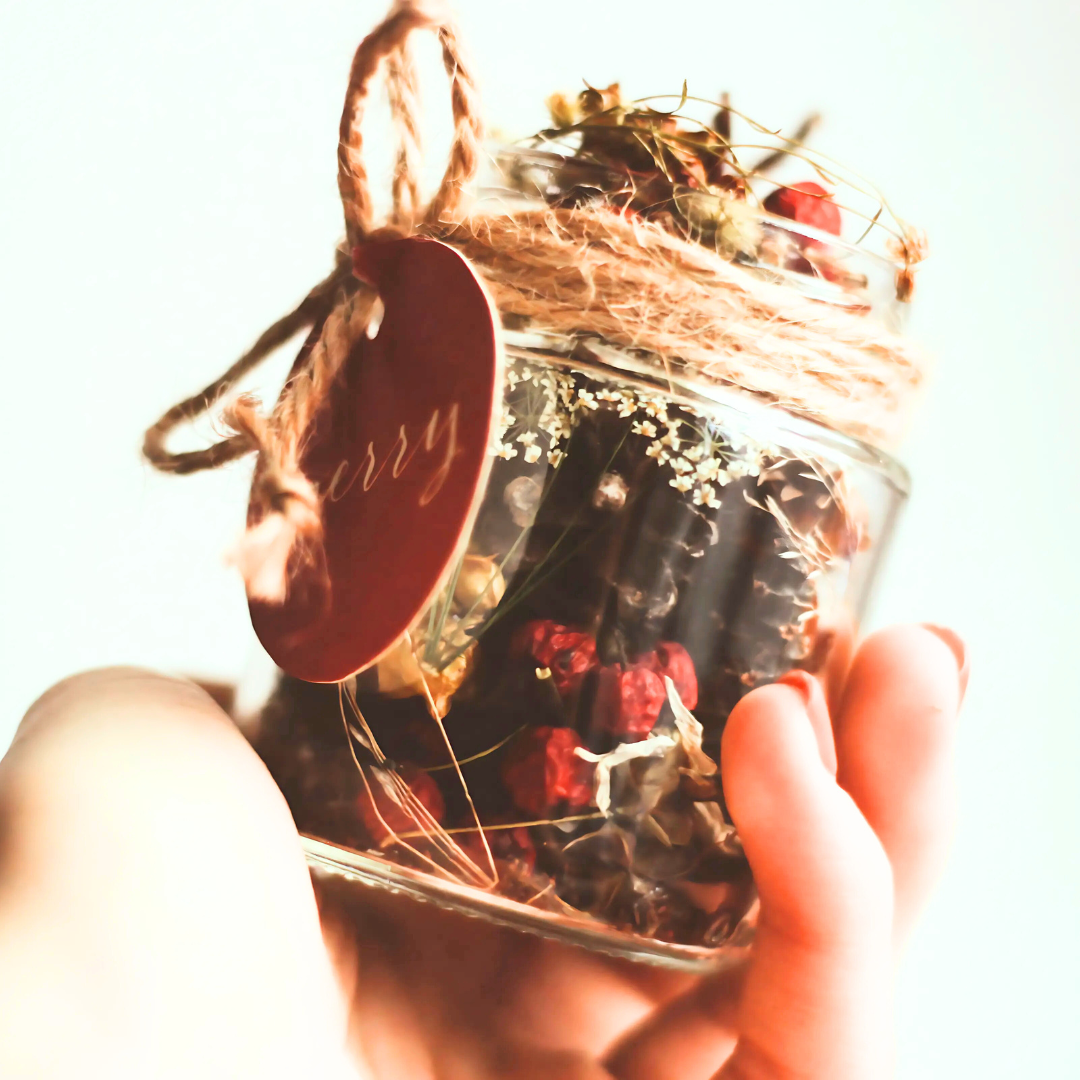 A Yule jar is a simple and meaningful way to set your intentions for the year ahead. It serves as a physical reminder of your manifestations, filled with symbols of abundance, protection, and gratitude. Here’s how to create your own: