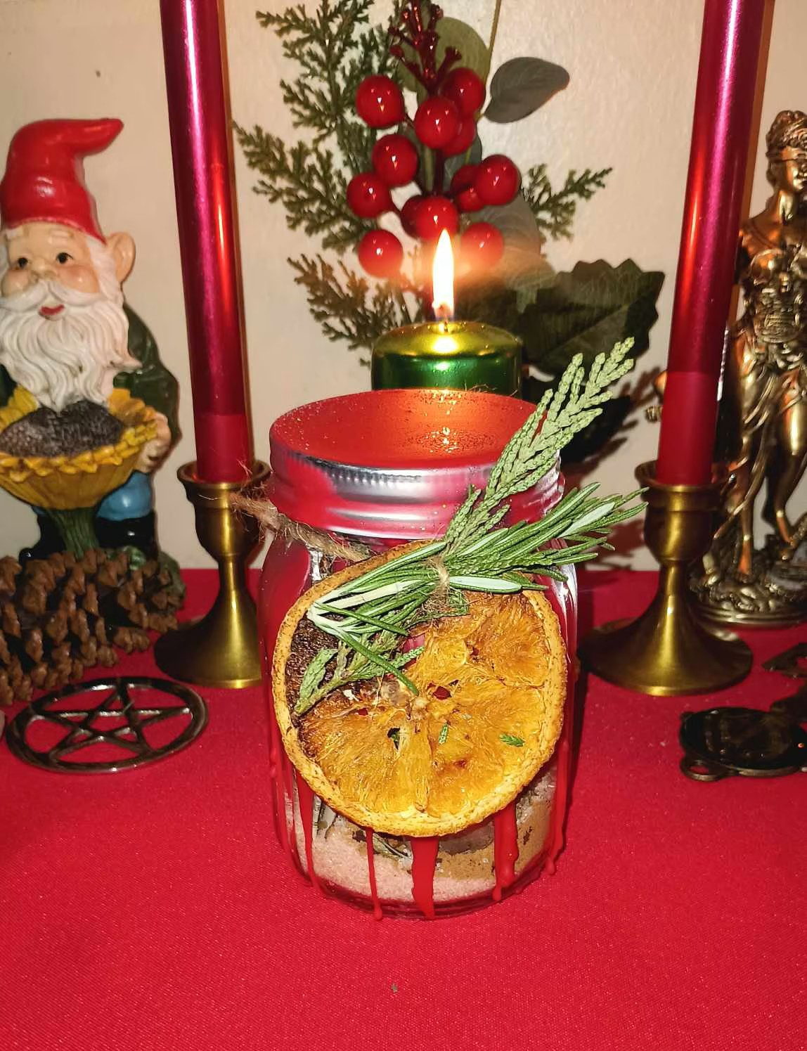 A Yule jar is a simple and meaningful way to set your intentions for the year ahead. It serves as a physical reminder of your manifestations, filled with symbols of abundance, protection, and gratitude. Here’s how to create your own: