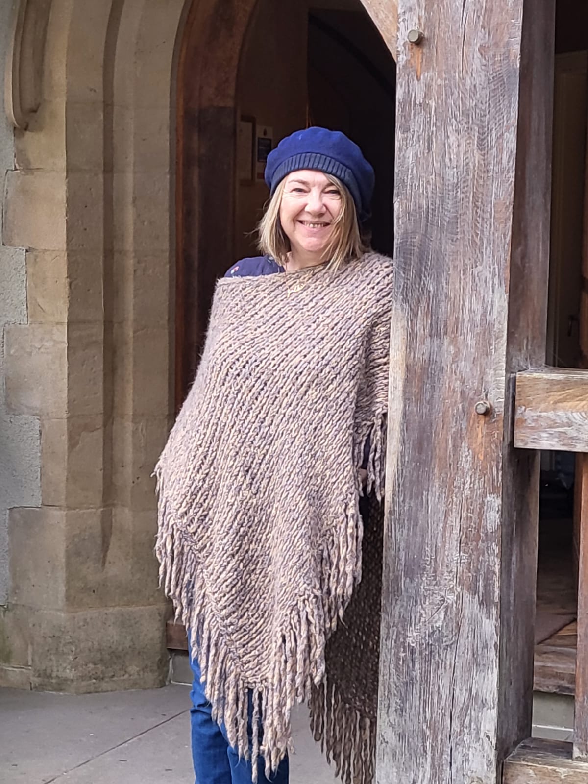 woman, beret, shawl, door, guru circles