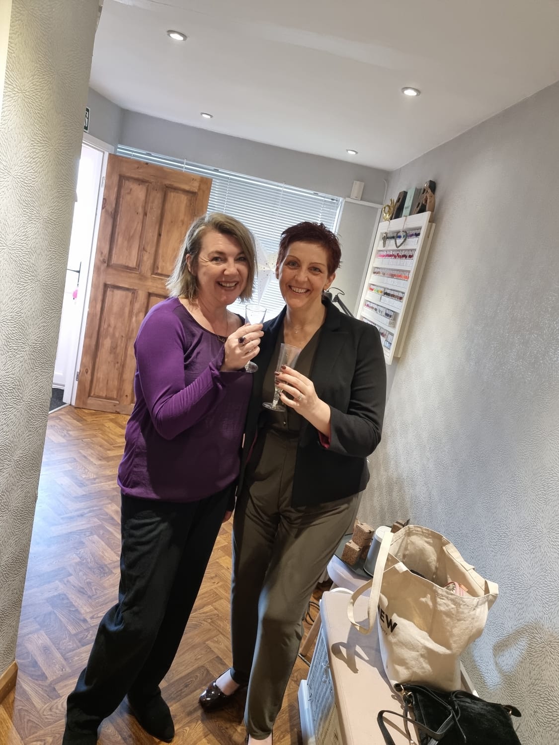 women, glasses, guru circles