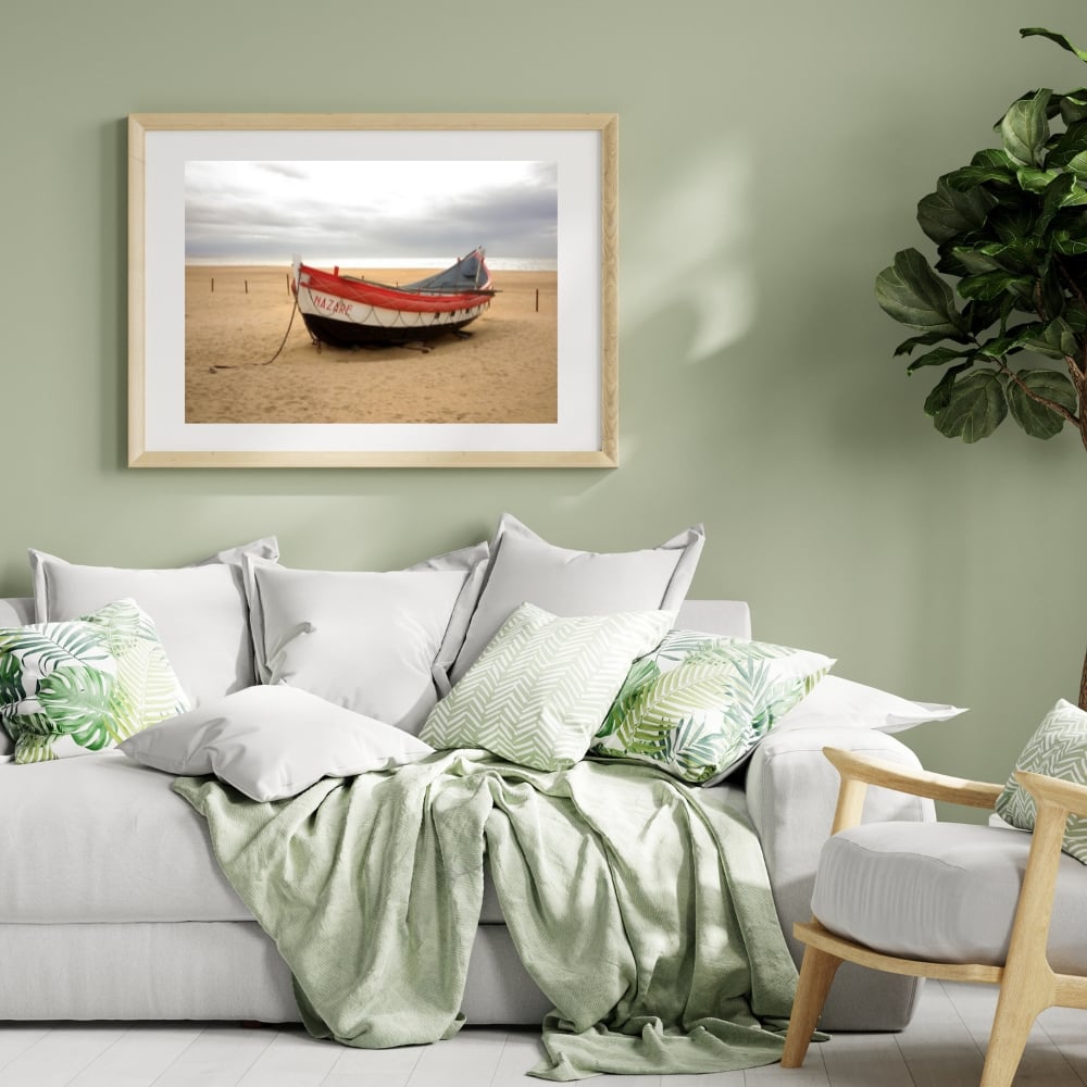 Bateau de pêche traditionnel sur la plage - Nazaré, Portugal