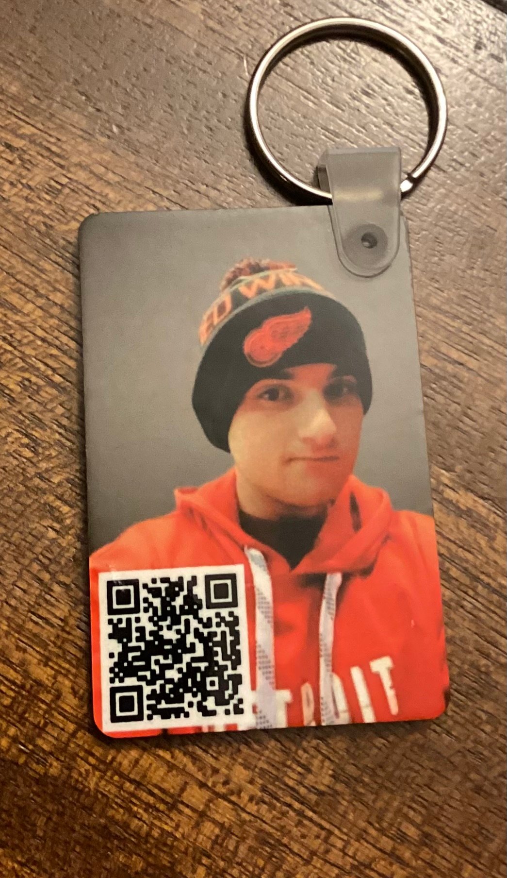 Personalized QR code keychain - Payhip