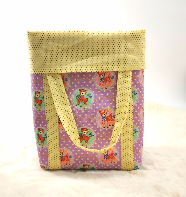 Mini cabas MALA cousu main en tissu imprimé coloré avec rabat jaune et poignées assorties