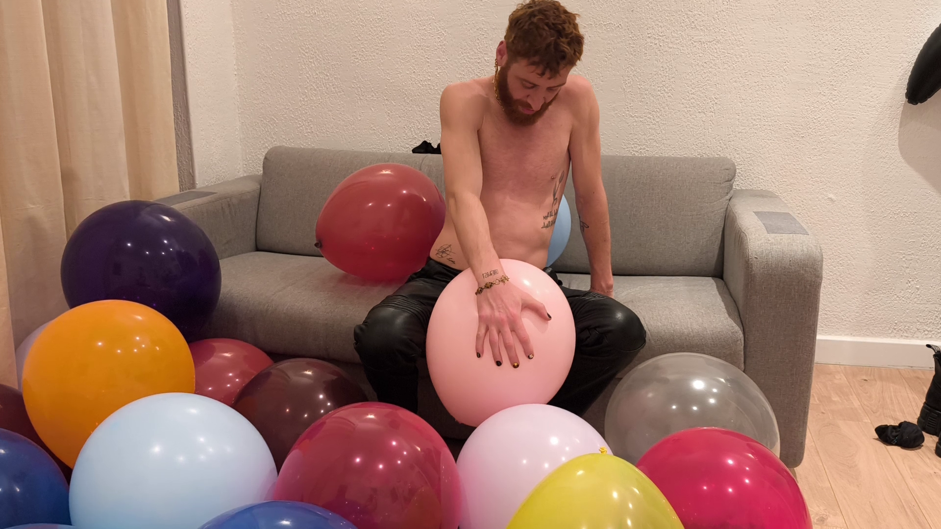 Adam play with balloons (NON POP) - Payhip