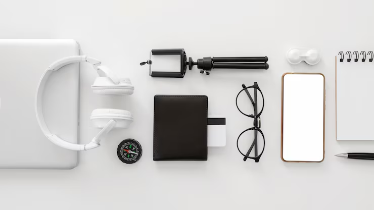 es una mesa con productos tecnologicos , normales etc son de color blanco i algunos negros