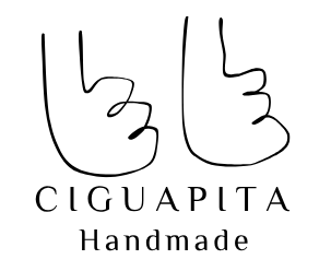 Logo of ciguapita handmade, two feet backward