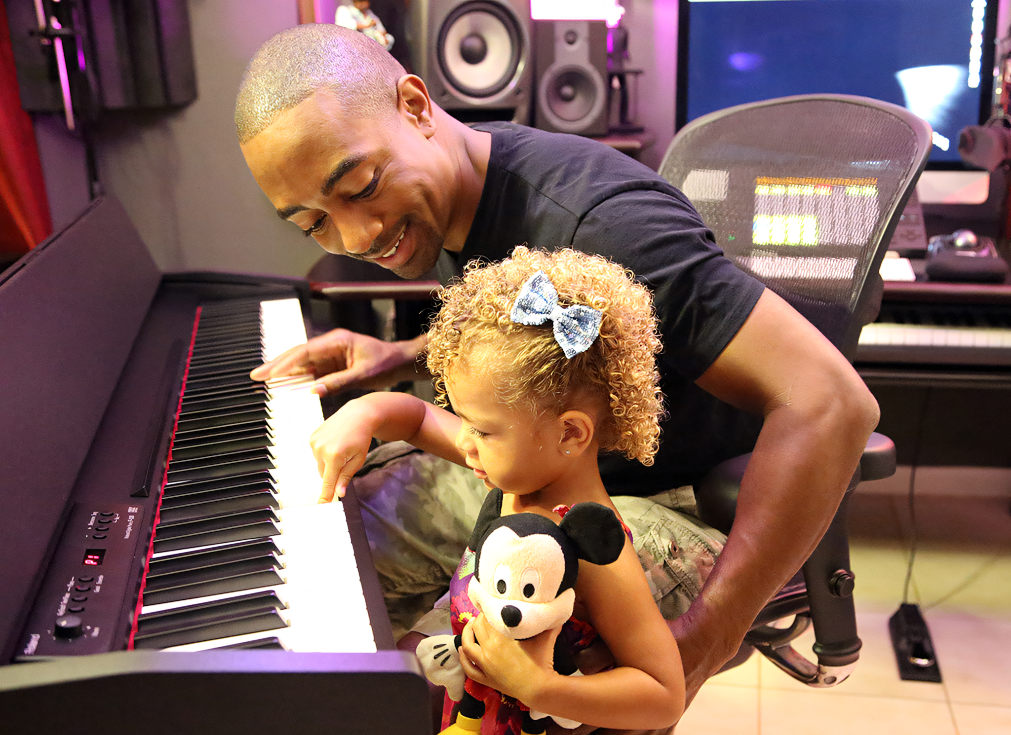 Image of Stephan Earl at the Piano | Marketing image for SearlStudio Kids