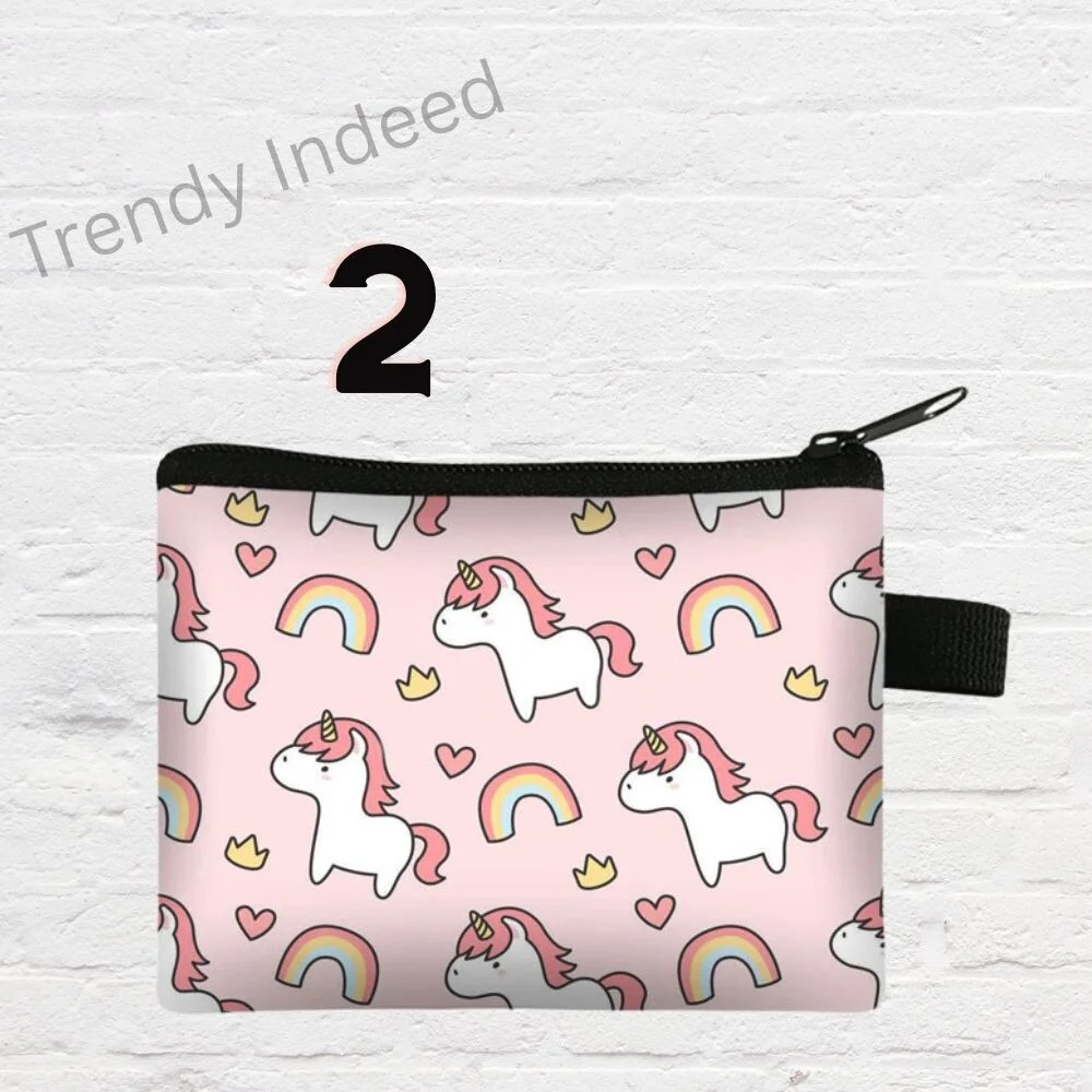 Compact kids’ coin purse with magical unicorn print and easy-to-use zipper.