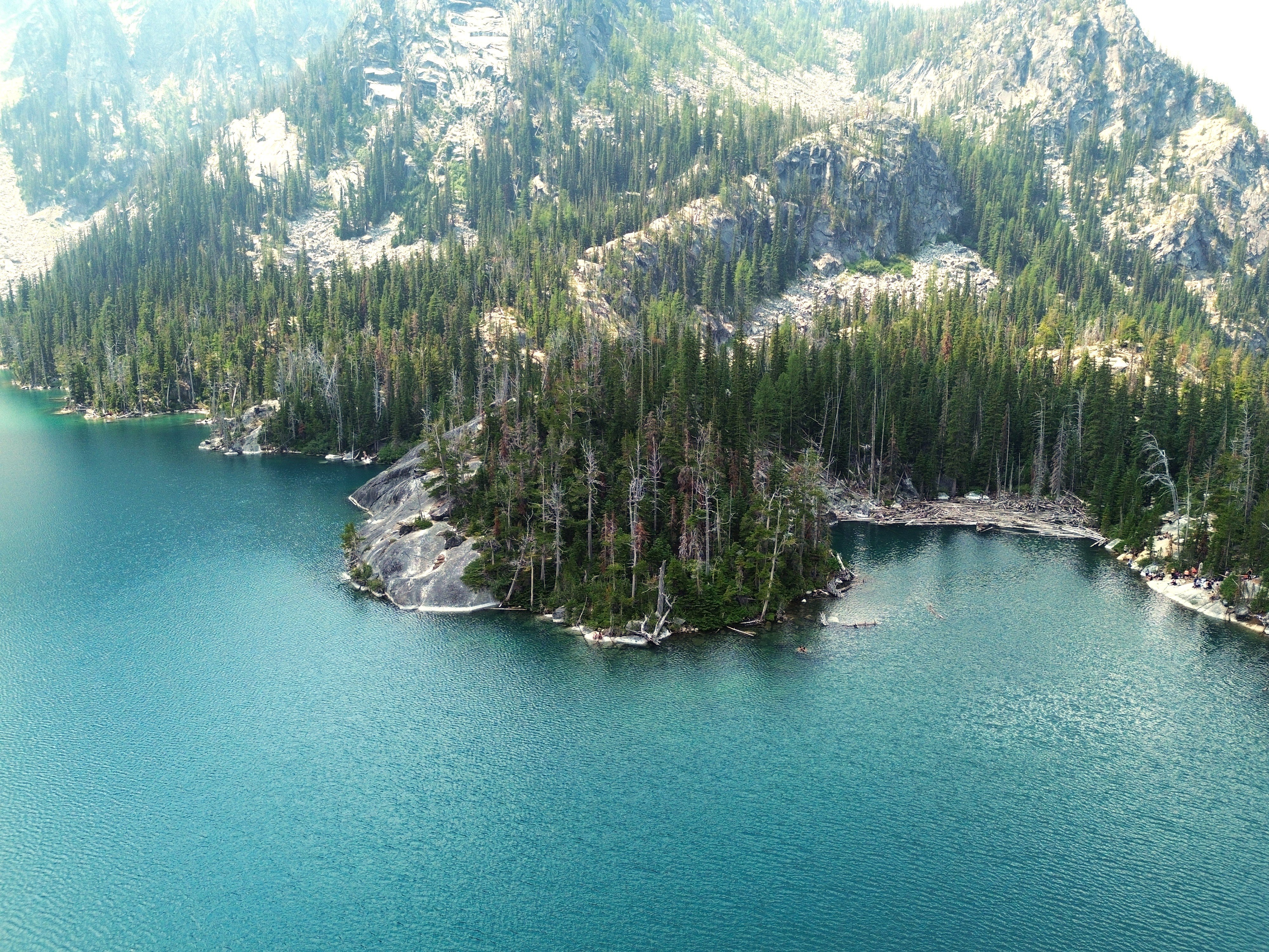 Colchuck Lake, the globe seekers, trek, randonnée, drone, dji, montagne, lac, ebook