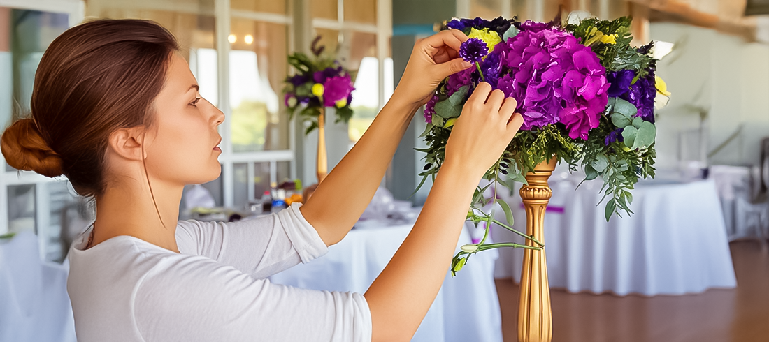 Flowers are a key part of your wedding day, adding color, fragrance, and style. Working with a good florist can make all the difference. Here are 5 quick tips to help you get the most out of your collaboration with your wedding florist.