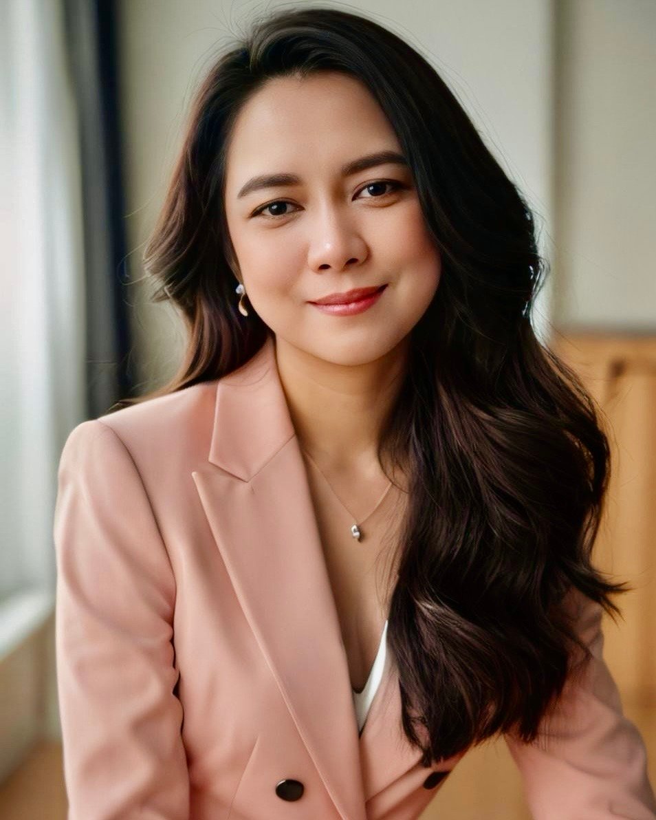 "Lady Mayblue Angel: Where the World Doesn't Change, But Your Heart Does. Practical guides for inner peace and unconditional self-love." เลดี้เมย์บลูแองเจิ้ล: ที่ซึ่งโลกไม่เปลี่ยน แต่หัวใจคุณเปลี่ยน คู่มือที่ใช้งานได้จริงเพื่อความสงบภายในและความรักในตัวเองที่ไม่มีเงื่อนไข