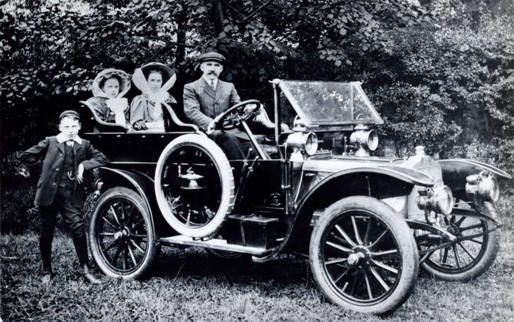 Henry Drabble & children Chloris, Martha and John