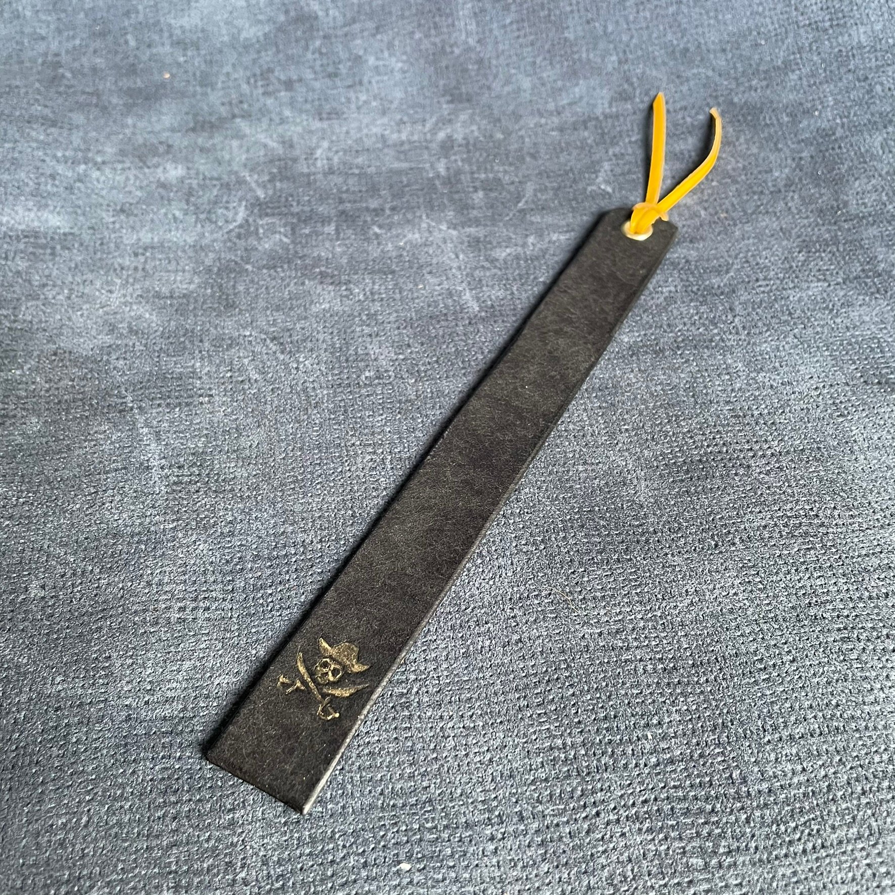 Long Bookmark with Gold Pirate - Payhip