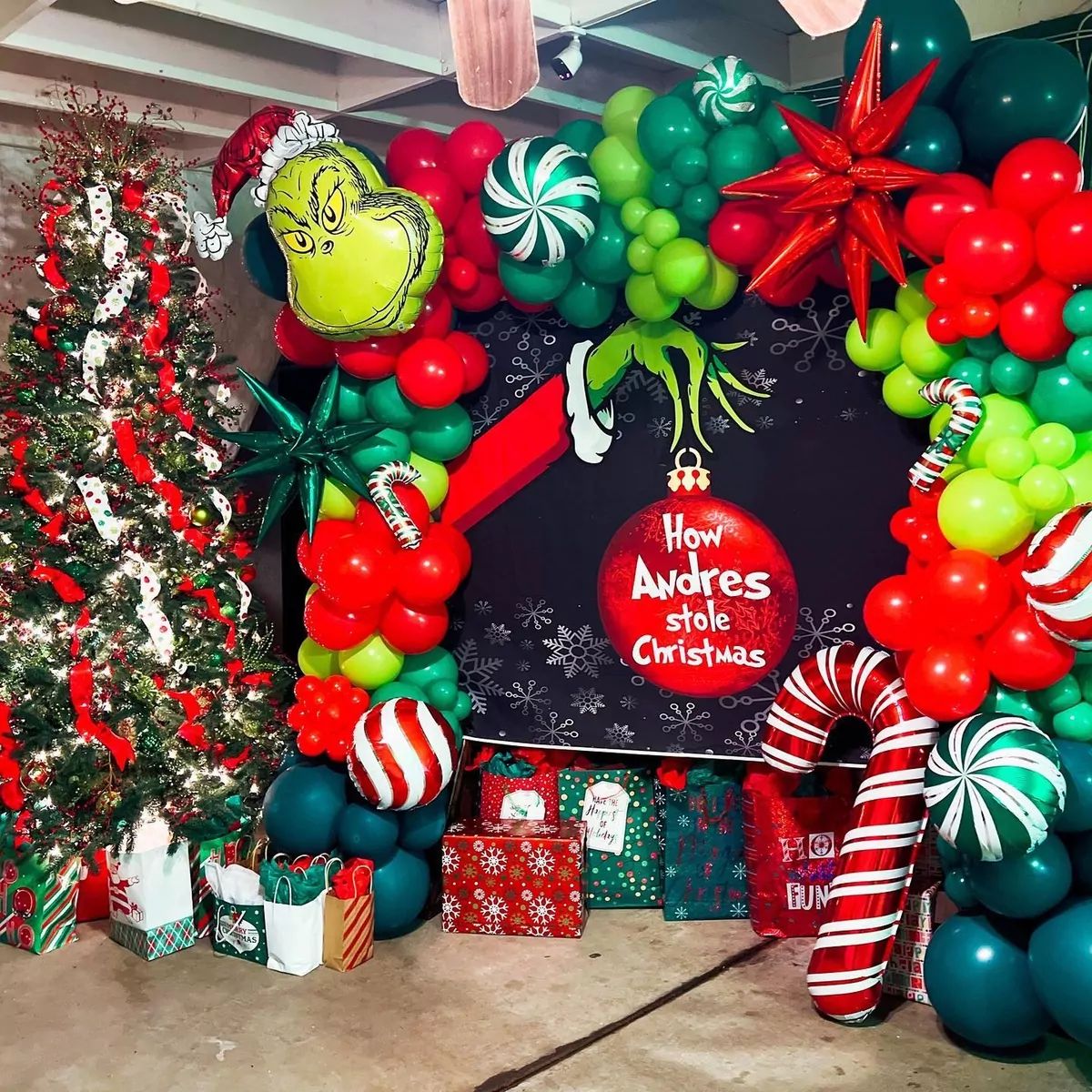 Grinch party decoration