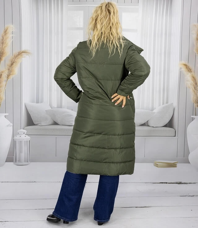 Damen-Puffermantel in Khaki, Rückenansicht mit Haube und elastischem Taillenzug.