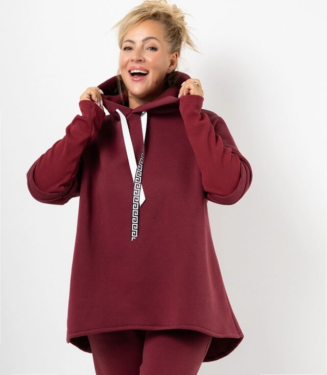 Lässiger, bordeauxroter  Hoodie mit Kapuze und dekorativem Zipper für lässigen Stil.