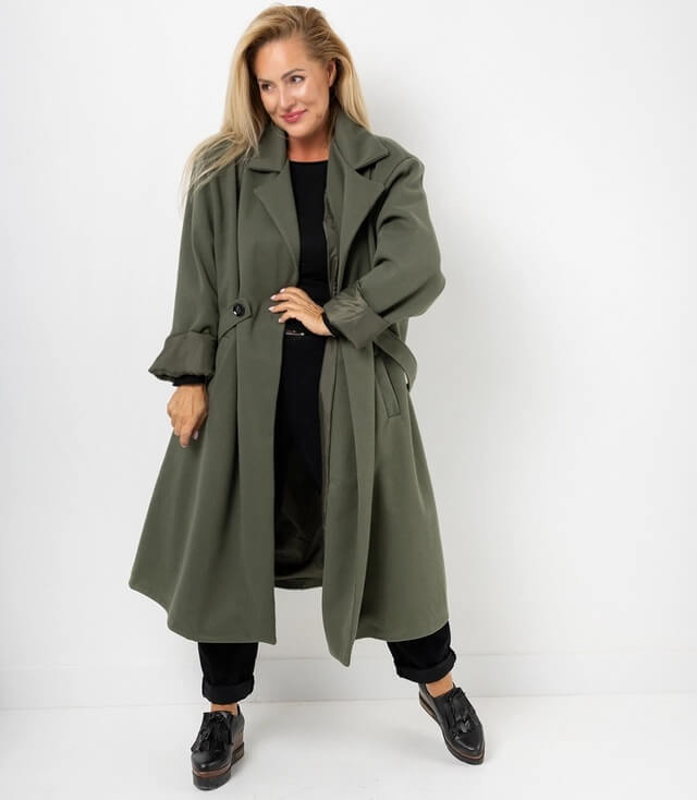 Stylischer oversized Mantel in Khaki mit taillierbarem Gürtel für einen modischen Look