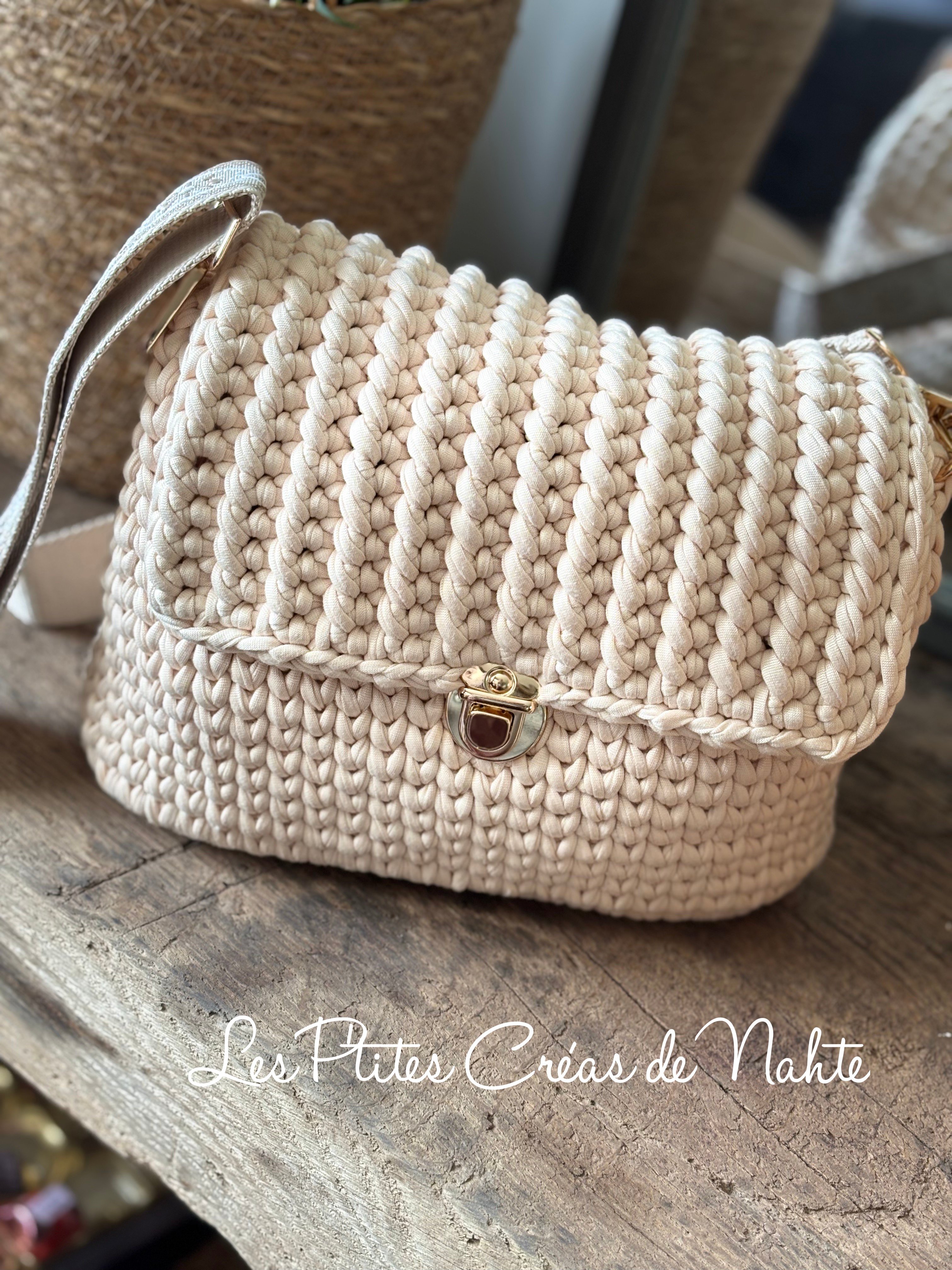 Sac crochet beige clair à rabat, style minimaliste naturel – Les P’tites Créas de Nahte