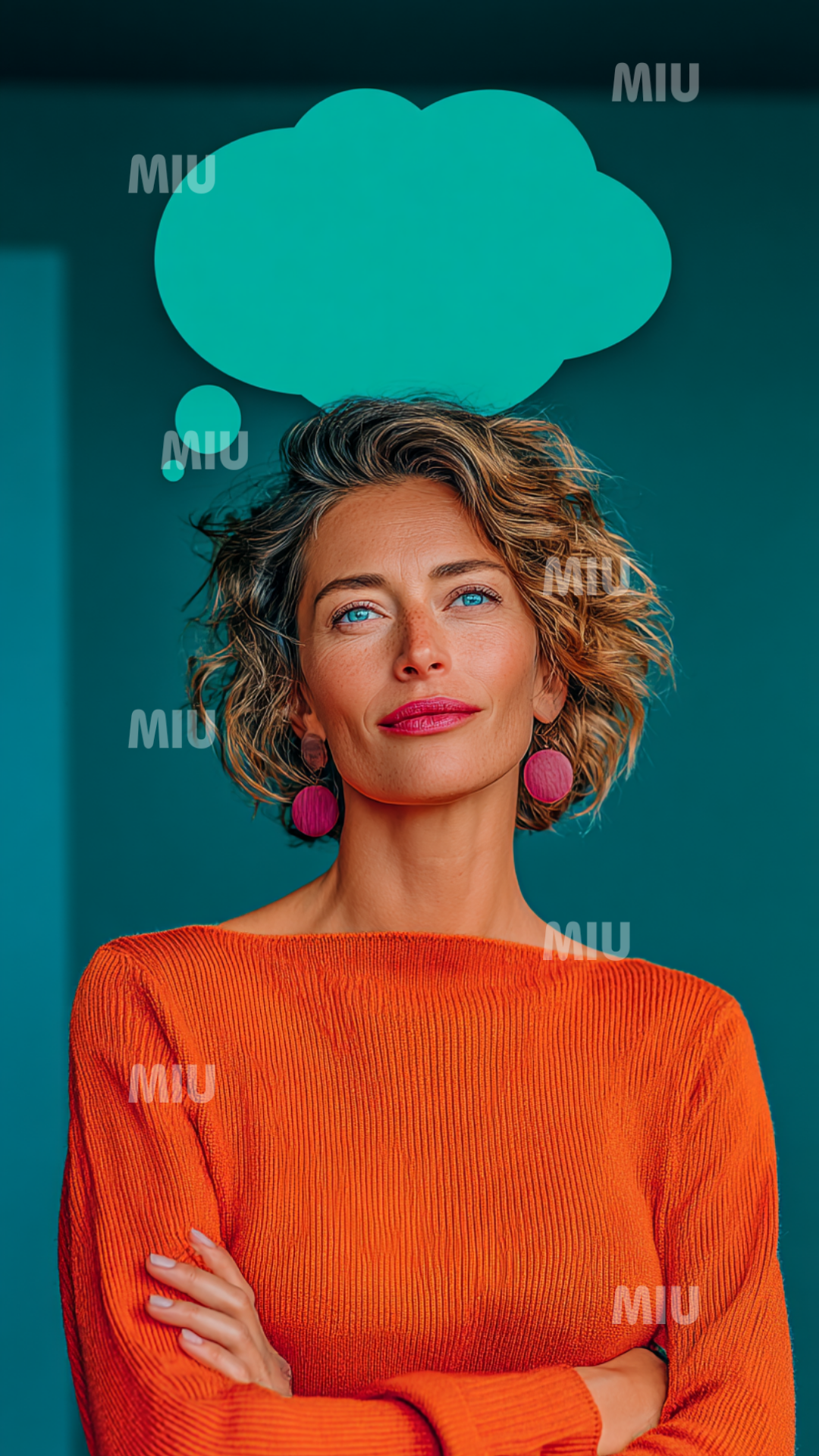 Portrait artistique d’une femme entrepreneuse en réflexion créative avec une bulle de pensée, symbolisant l’inspiration et l’émergence d’idées.