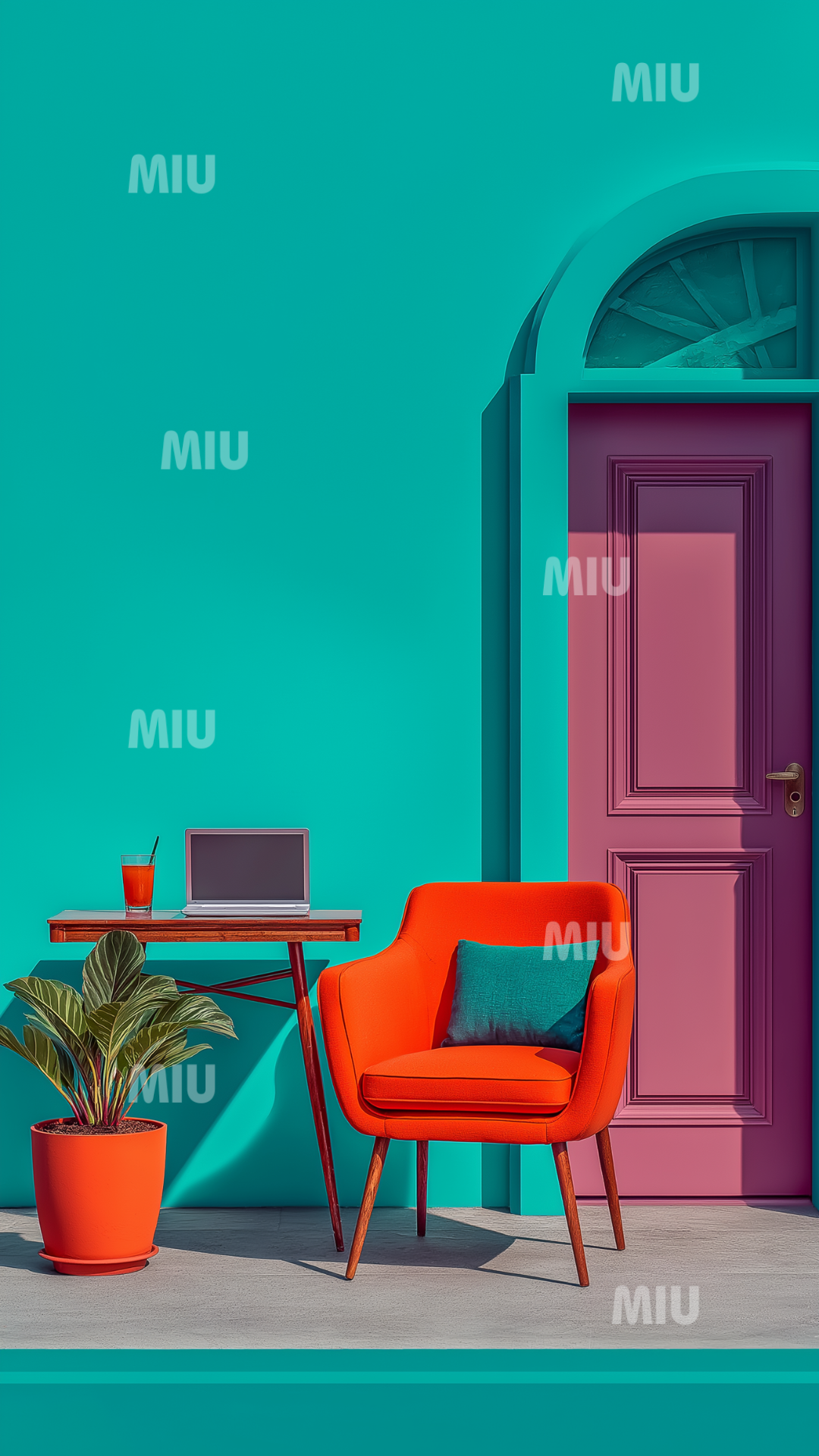 Bureau créatif avec fauteuil orange, table de travail minimaliste, plante décorative et ordinateur portable dans un univers coloré MIU.