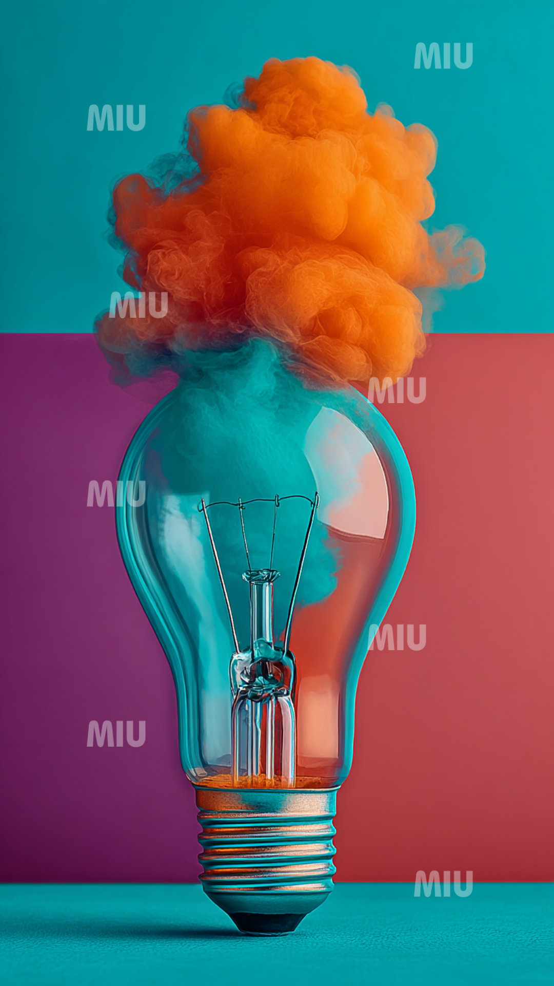 Miu Ampoule Idee Creative Explosion, ampoule créative avec explosion de couleurs représentant inspiration, innovation et créativité entrepreneuriale