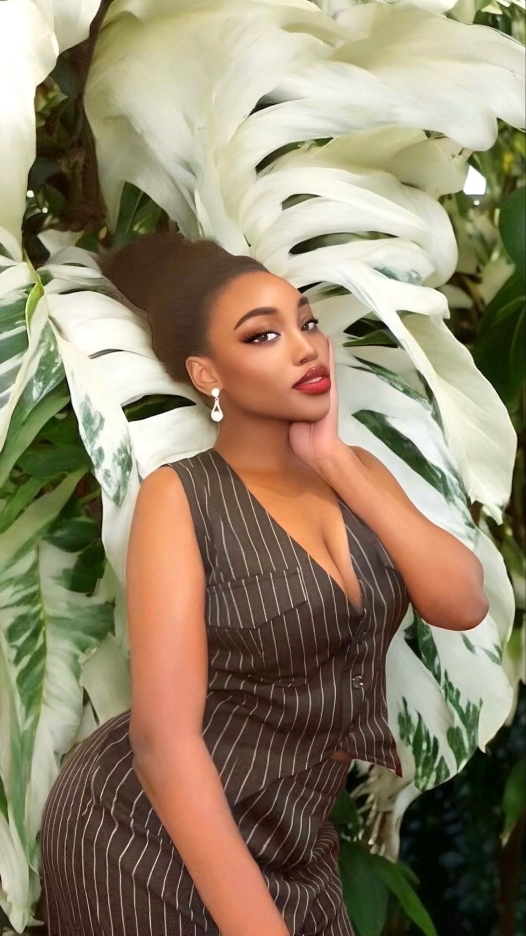 picture of treyana in suit