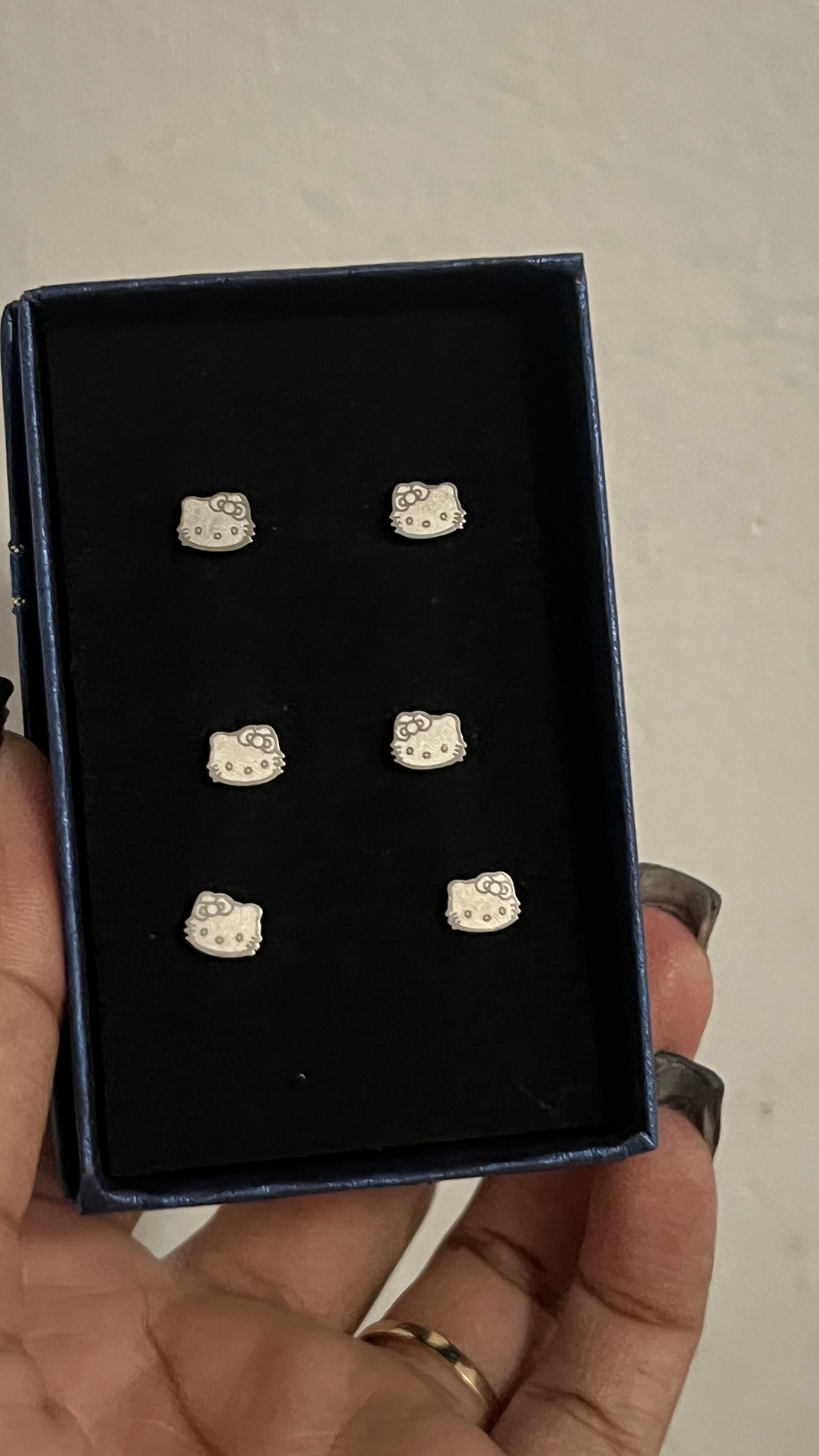 hello kitty stud earrings - Payhip
