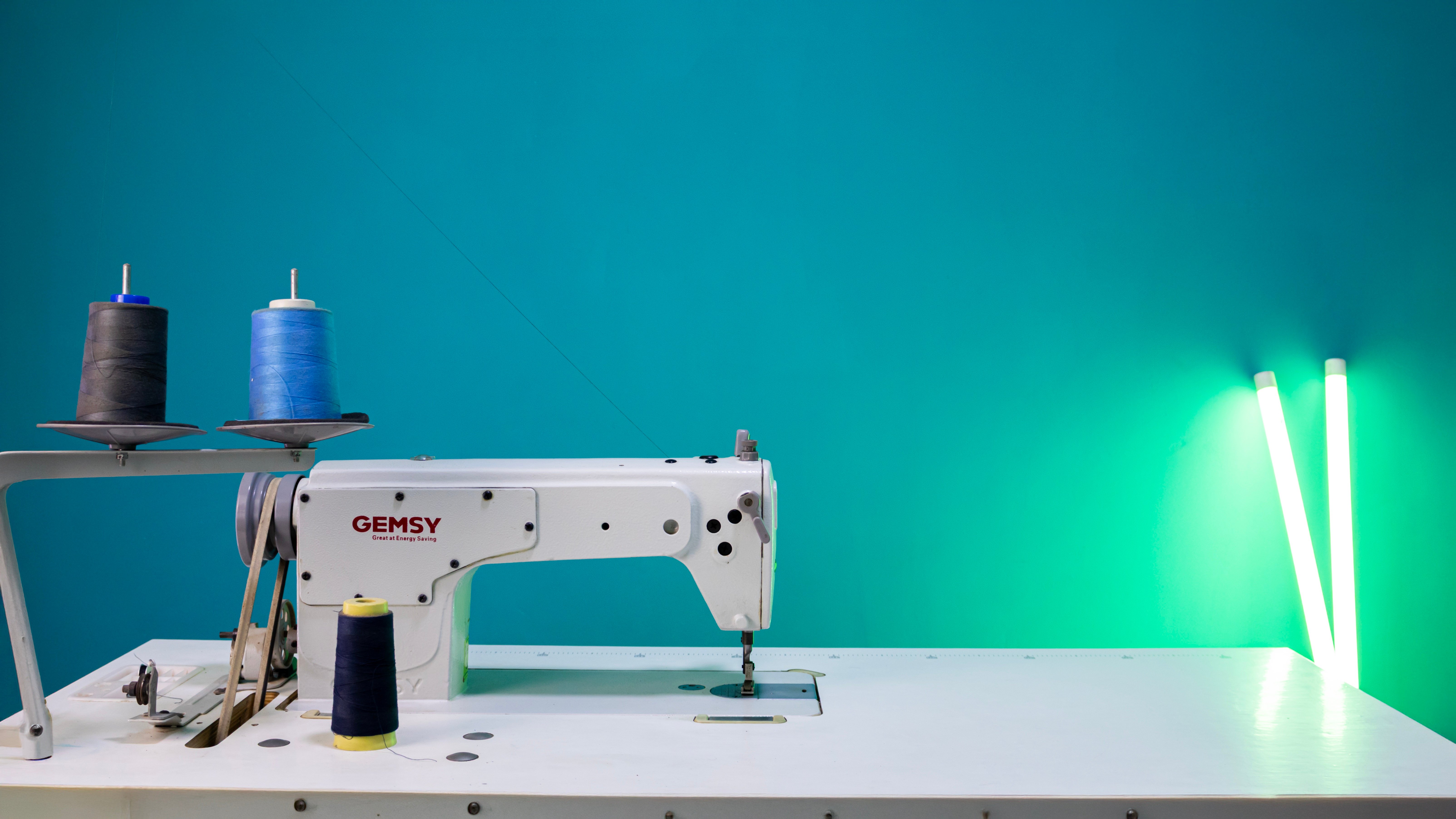 فاشونيرا, مكنة خياطة سنجر, تعليم الخياطة