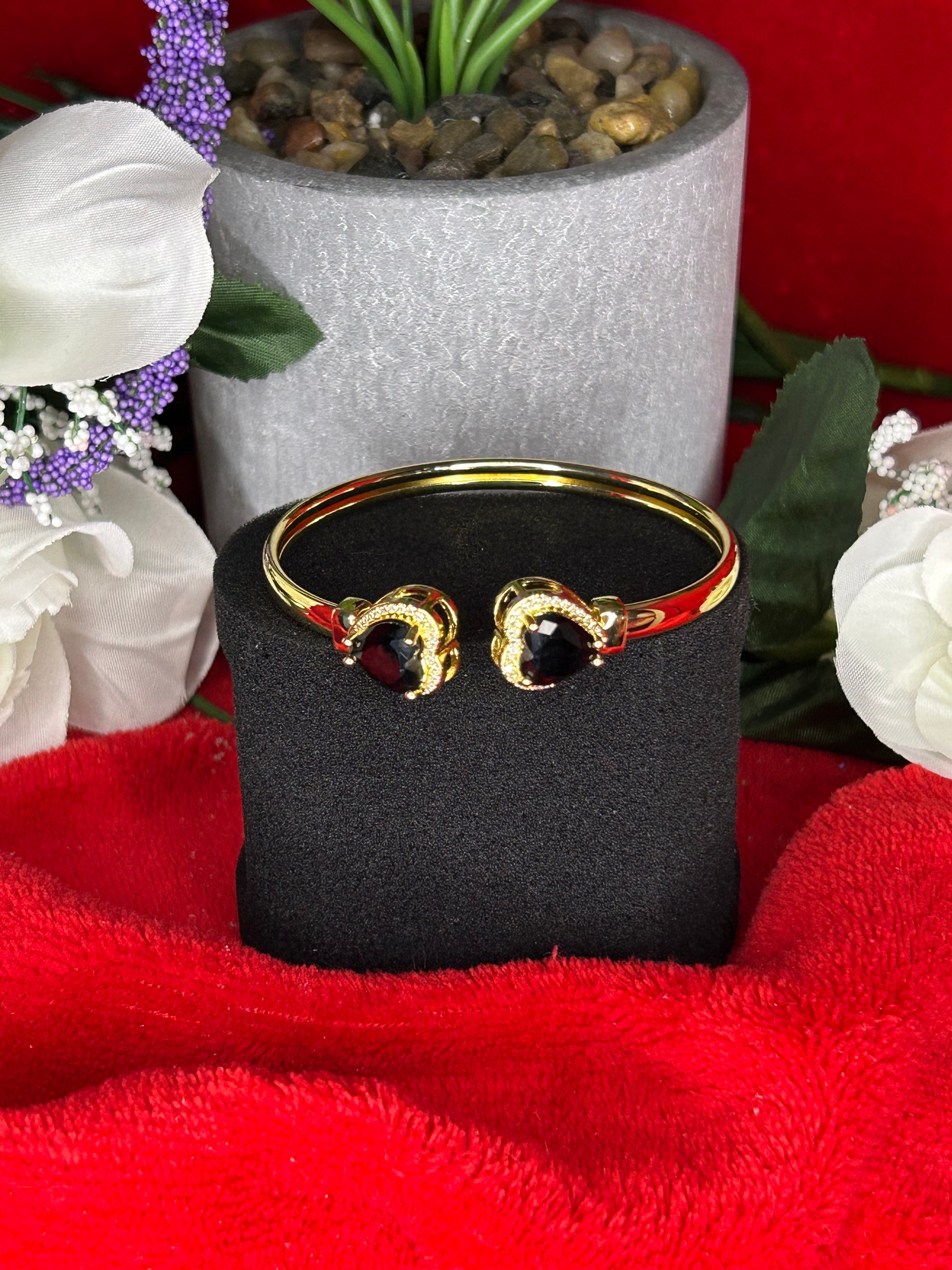 Laminated Gold cuff bracelet with dark stone shaped hearts - Payhip