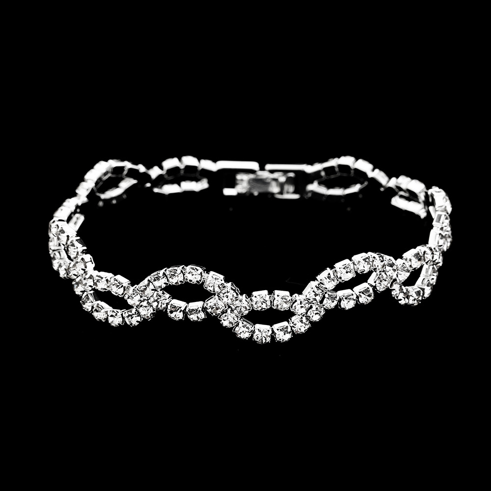 Elegant women’s diamond bracelet for party and dinner wear