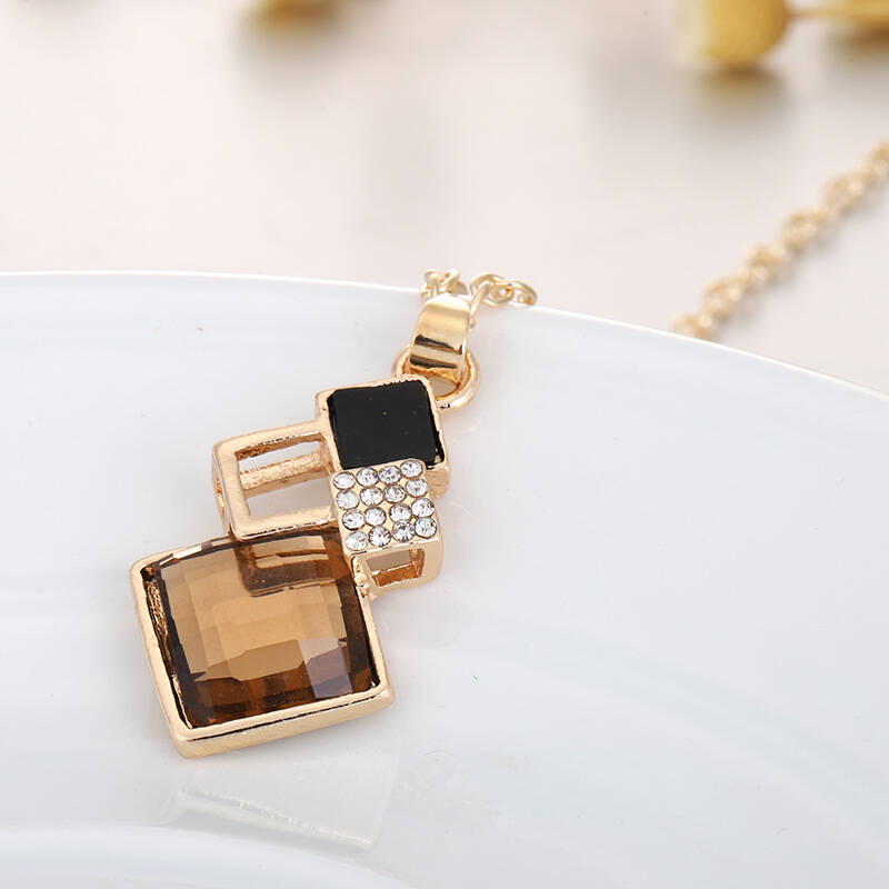 Women’s champagne crystal jewelry set with necklace and studs