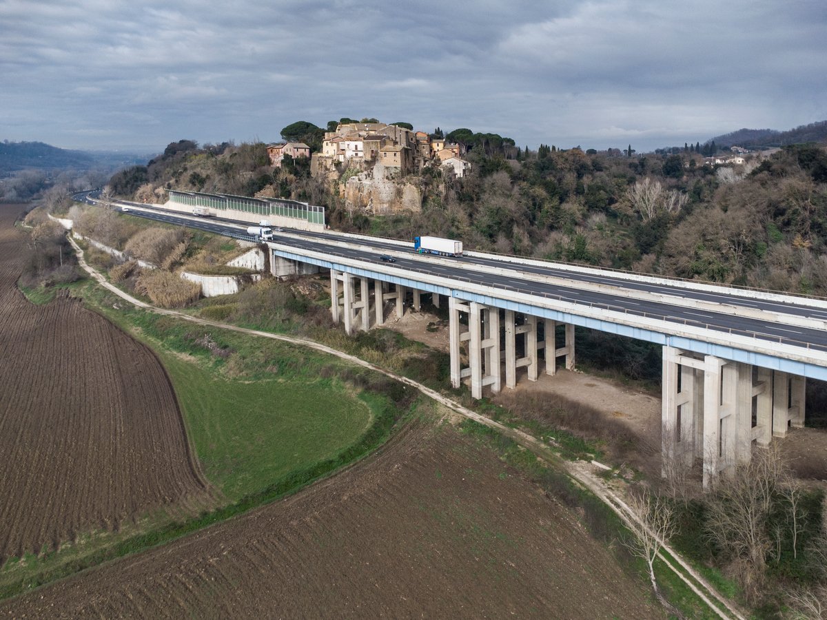 Il borgo di Foglia dal mio progetto sul Tevere e l'A1