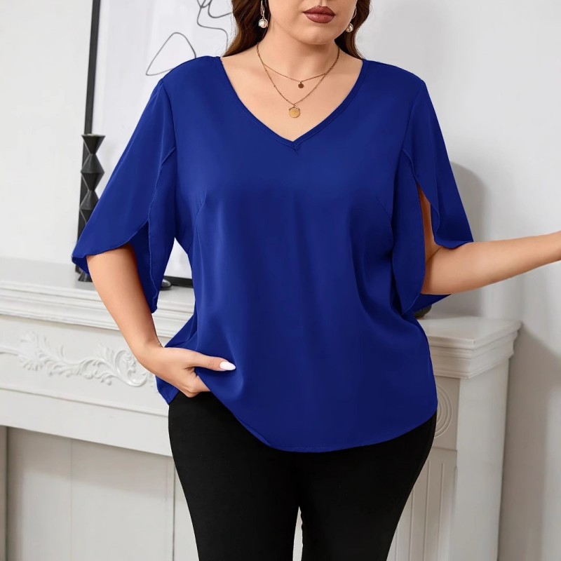 Plus size women’s T-shirt with relaxed fit and solid color