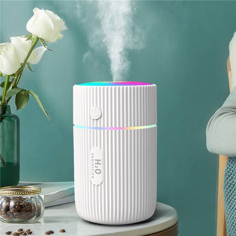 Compact aroma diffuser with LED light and 220ml water capacity