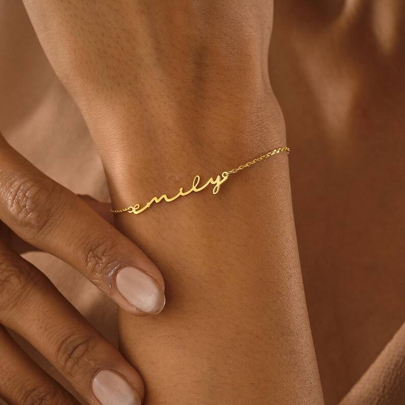 Custom engraved name bracelet for women fashion accessory
