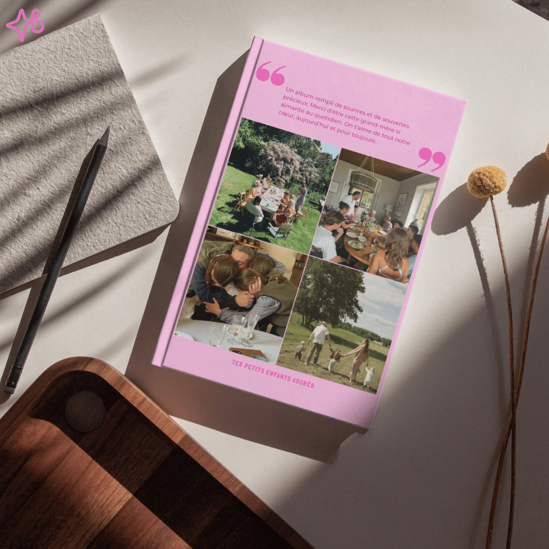 Exemple de personnalisation Bylodie : Mockup de lalbum photo Je taime Mamie rempli avec de vraies photos de famille (repas, câlins, extérieur) et un texte touchant. Rendu final dun cadeau personnalisé rempli damour.