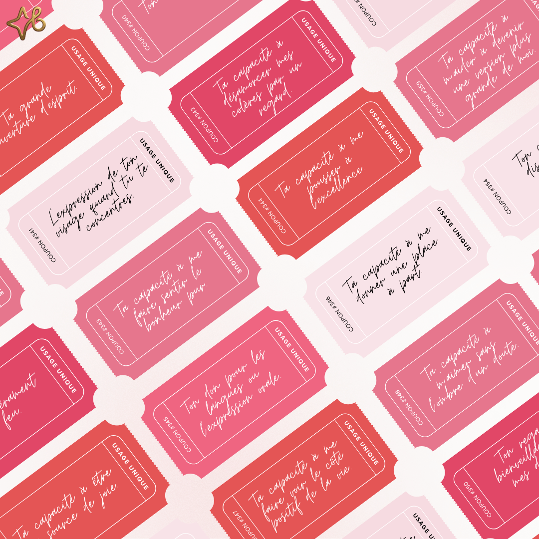Gros plan sur une sélection de coupons roses affichant des compliments romantiques comme "Ta capacité à me faire sentir le bonheur pur".
