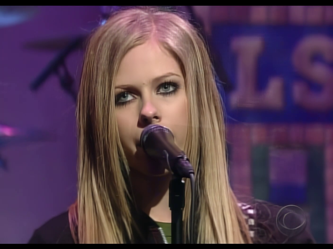 My Happy Ending Live Avril in Indonesia 2005 Short Interview - Payhip