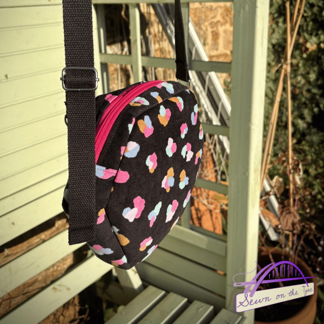 hexagon style bag pattern, side on image of black and pink bag, studio 7t7