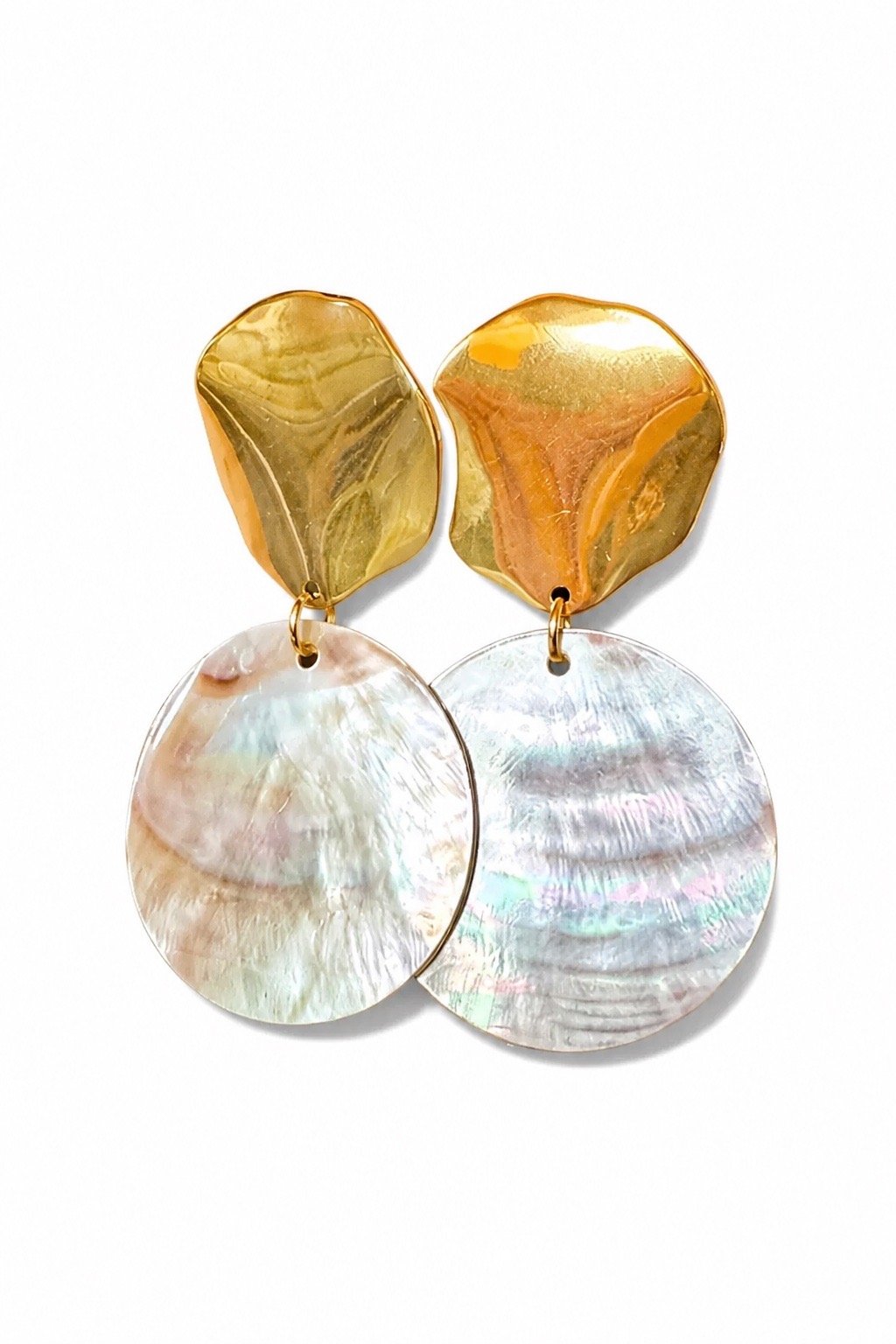 Orecchini in acciaio inox dorato e madreperla naturale, vista del prodotto – Lumen Jewels