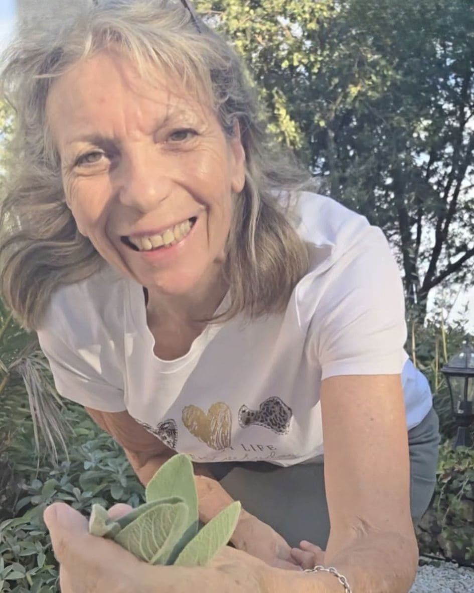 Portrait de Patricia, fondatrice de Nature & Santé avec Patricia, spécialiste de la prévention santé au naturel, partageant des conseils sourcés en phytothérapie, aromathérapie, nutrition et bien-être naturel.