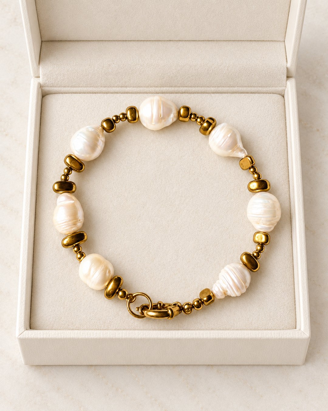 Bracciale con perle di fiume nella confezione regalo