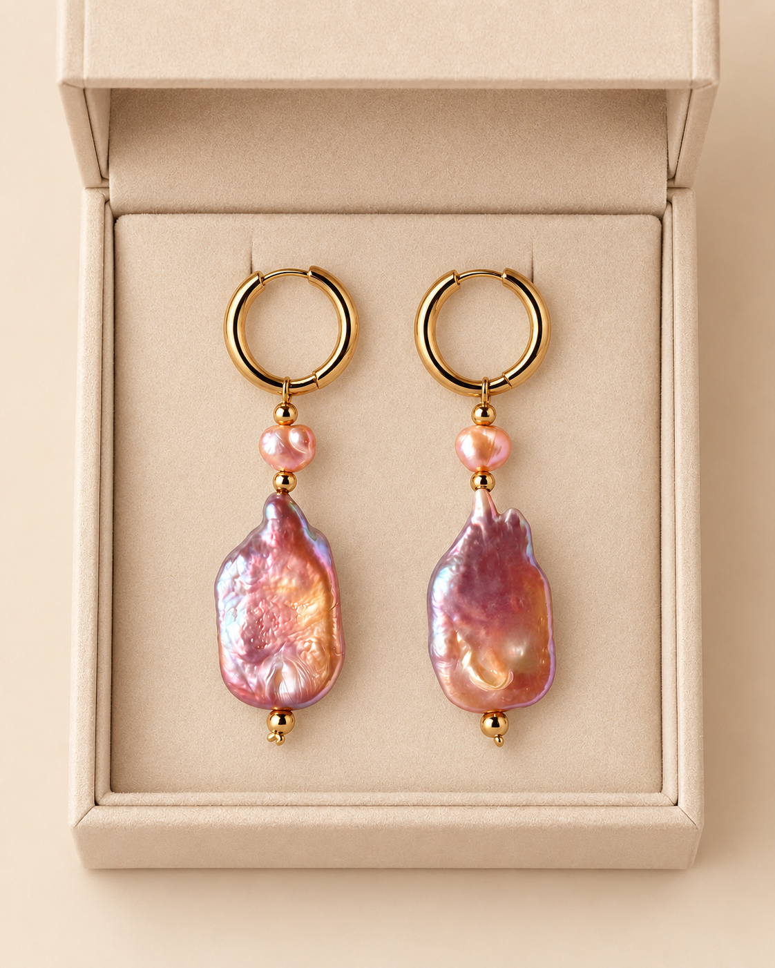 Orecchini con perla barocca rosa nella confezione regalo